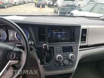 2017 Toyota Sienna XLE 7-Passenger 119.3" WB - miniatura 11