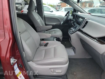 2017 Toyota Sienna XLE 7-Passenger 119.3" WB - miniatura 8