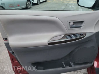2017 Toyota Sienna XLE 7-Passenger 119.3" WB - miniatura 9