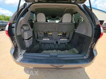 2017 Toyota Sienna XLE 8-Passenger 119.3" WB - miniatura 12