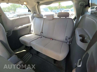 2017 Toyota Sienna XLE 8-Passenger 119.3" WB - miniatura 11