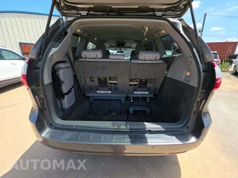 2017 Toyota Sienna XLE 8-Passenger 119.3" WB - miniatura 12