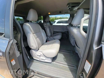 2017 Toyota Sienna XLE 8-Passenger 119.3" WB - miniatura 14