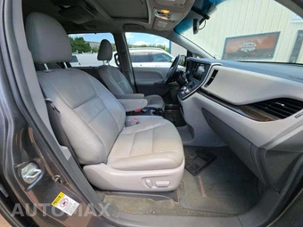 2017 Toyota Sienna XLE 8-Passenger 119.3" WB - miniatura 16