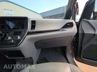 2017 Toyota Sienna XLE 8-Passenger 119.3" WB - miniatura 17