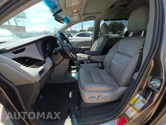 2017 Toyota Sienna XLE 8-Passenger 119.3" WB - miniatura 3