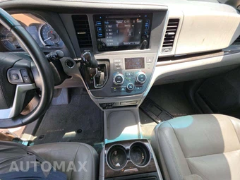 2017 Toyota Sienna XLE 8-Passenger 119.3" WB - miniatura 7