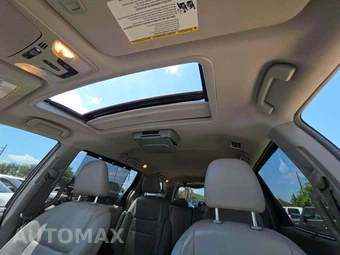 2017 Toyota Sienna XLE 8-Passenger 119.3" WB - miniatura 8