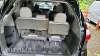 2017 Toyota Sienna XLE 8-Passenger 119.3" WB - miniatura 11