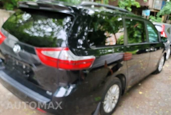2017 Toyota Sienna XLE 8-Passenger 119.3" WB - miniatura 3