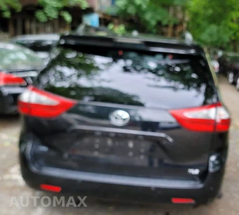 2017 Toyota Sienna XLE 8-Passenger 119.3" WB - miniatura 6