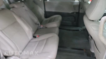 2017 Toyota Sienna XLE 8-Passenger 119.3" WB - miniatura 7
