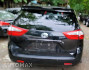 2017 Toyota Sienna XLE 8-Passenger 119.3" WB - miniatura 8