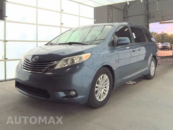2017 Toyota Sienna XLE 8-Passenger 119.3" WB