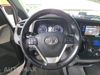 2017 Toyota Sienna XLE 8-Passenger 119.3" WB - miniatura 10