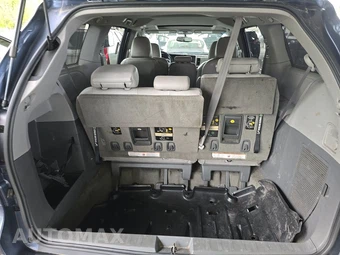 2017 Toyota Sienna XLE 8-Passenger 119.3" WB - miniatura 17