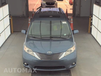 2017 Toyota Sienna XLE 8-Passenger 119.3" WB - miniatura 2