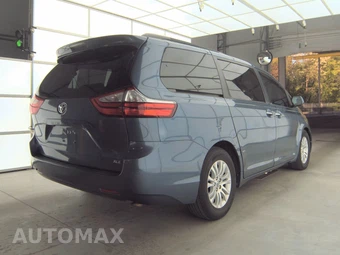 2017 Toyota Sienna XLE 8-Passenger 119.3" WB - miniatura 4