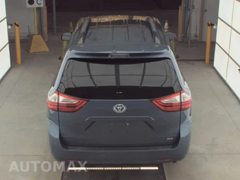 2017 Toyota Sienna XLE 8-Passenger 119.3" WB - miniatura 5