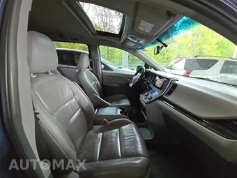 2017 Toyota Sienna XLE 8-Passenger 119.3" WB - miniatura 8