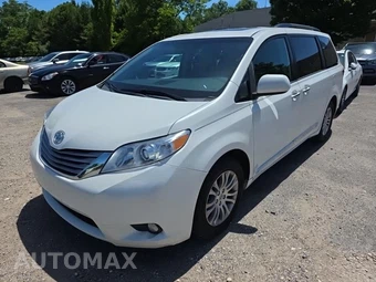 2017 Toyota Sienna XLE 8-Passenger 119.3" WB