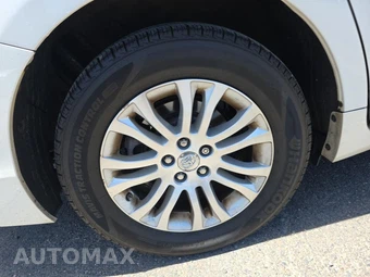 2017 Toyota Sienna XLE 8-Passenger 119.3" WB - miniatura 10