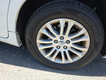 2017 Toyota Sienna XLE 8-Passenger 119.3" WB - miniatura 11