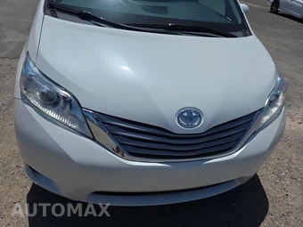 2017 Toyota Sienna XLE 8-Passenger 119.3" WB - miniatura 2