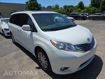 2017 Toyota Sienna XLE 8-Passenger 119.3" WB - miniatura 3