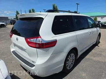 2017 Toyota Sienna XLE 8-Passenger 119.3" WB - miniatura 4