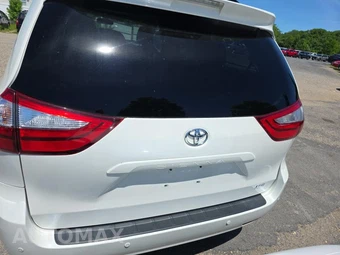 2017 Toyota Sienna XLE 8-Passenger 119.3" WB - miniatura 5