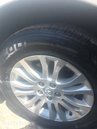 2017 Toyota Sienna XLE 8-Passenger 119.3" WB - miniatura 10