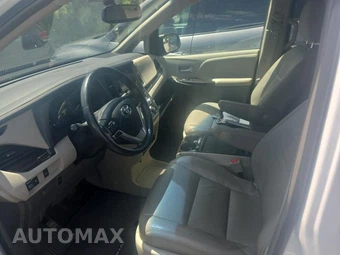 2017 Toyota Sienna XLE 8-Passenger 119.3" WB - miniatura 13