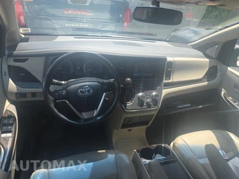 2017 Toyota Sienna XLE 8-Passenger 119.3" WB - miniatura 14