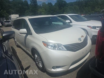 2017 Toyota Sienna XLE 8-Passenger 119.3" WB - miniatura 3