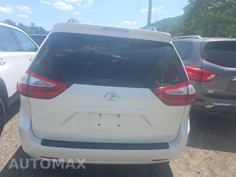 2017 Toyota Sienna XLE 8-Passenger 119.3" WB - miniatura 5