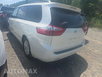 2017 Toyota Sienna XLE 8-Passenger 119.3" WB - miniatura 6