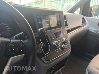 2017 Toyota Sienna XLE 8-Passenger 119.3" WB - miniatura 10