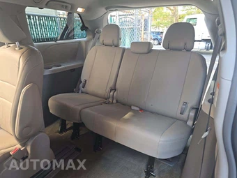 2017 Toyota Sienna XLE 8-Passenger 119.3" WB - miniatura 14