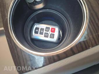 2017 Toyota Sienna XLE 8-Passenger 119.3" WB - miniatura 8
