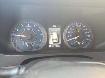 2017 Toyota Sienna XLE 8-Passenger 119.3" WB - miniatura 9