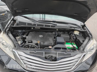 2017 Toyota Sienna XLE 8-Passenger 119.3" WB - miniatura 10