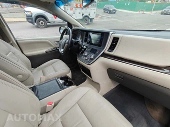 2017 Toyota Sienna XLE 8-Passenger 119.3" WB - miniatura 24