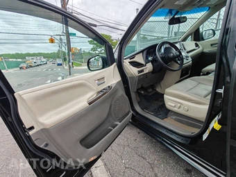 2017 Toyota Sienna XLE 8-Passenger 119.3" WB - miniatura 27