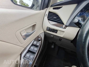 2017 Toyota Sienna XLE 8-Passenger 119.3" WB - miniatura 29