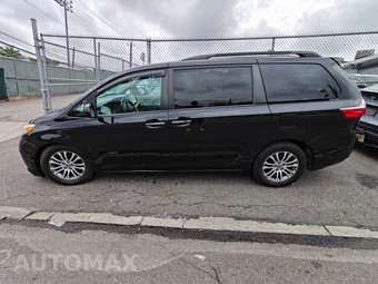 2017 Toyota Sienna XLE 8-Passenger 119.3" WB - miniatura 3