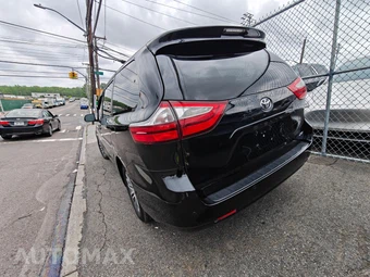 2017 Toyota Sienna XLE 8-Passenger 119.3" WB - miniatura 6