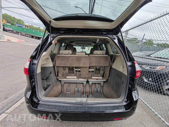 2017 Toyota Sienna XLE 8-Passenger 119.3" WB - miniatura 8