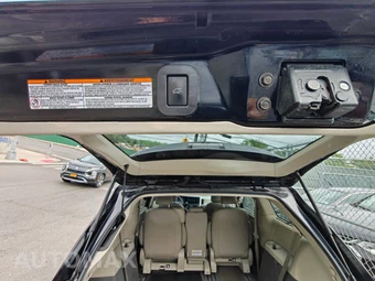 2017 Toyota Sienna XLE 8-Passenger 119.3" WB - miniatura 9