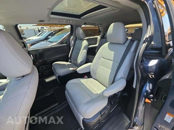 2017 Toyota Sienna XLE 8-Passenger 119.3" WB - miniatura 13